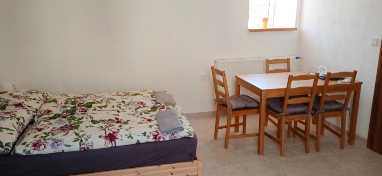 Ubytovani U Tajcu Dolni Berkovice Exteriör bild